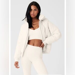 Alo Faux Leather Boss Puffer XS ivory